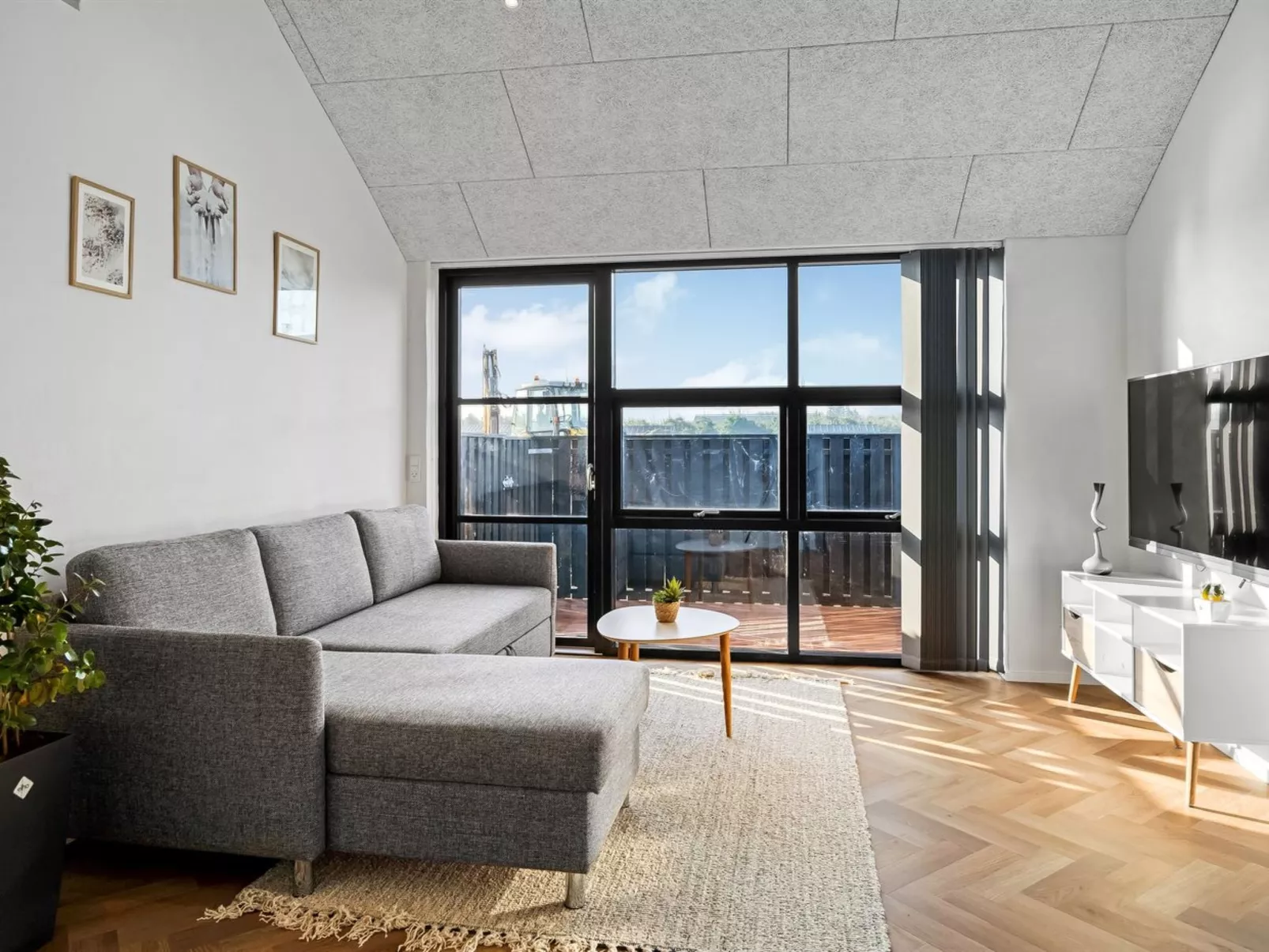 "Nelie" - 1.2km from the sea-Inside