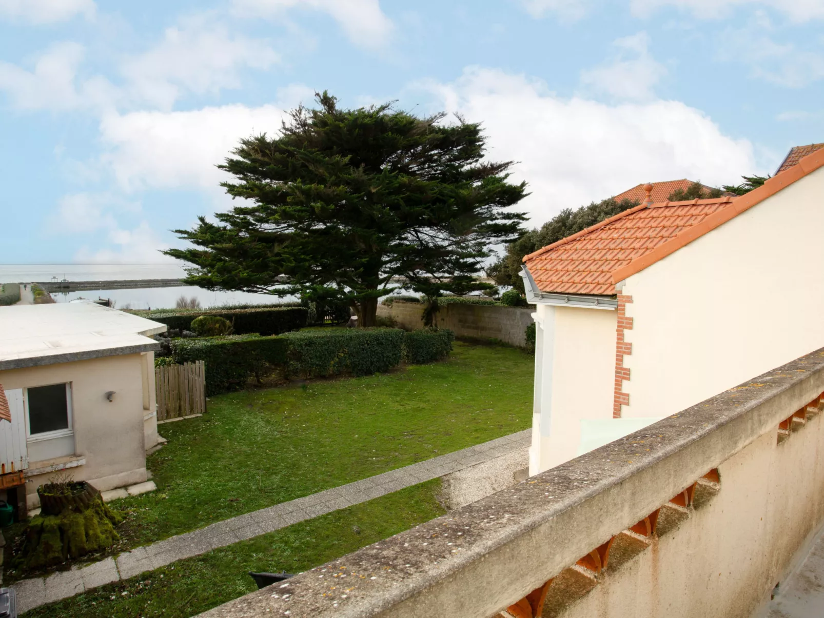 Le Plan d'Eau-Outside