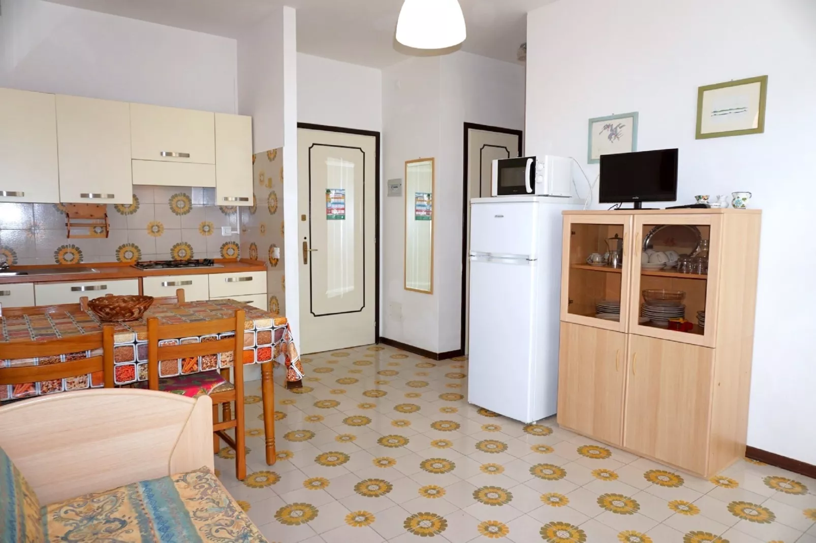 Jolly 12-Kitchen