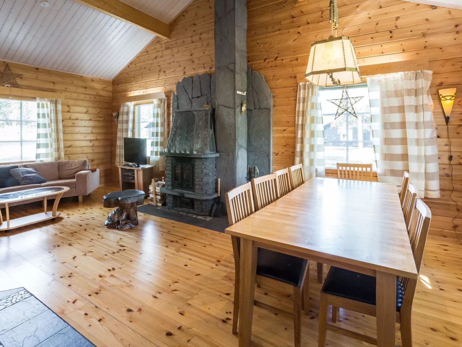 Lomaylläs / hankipolku 2-Inside
