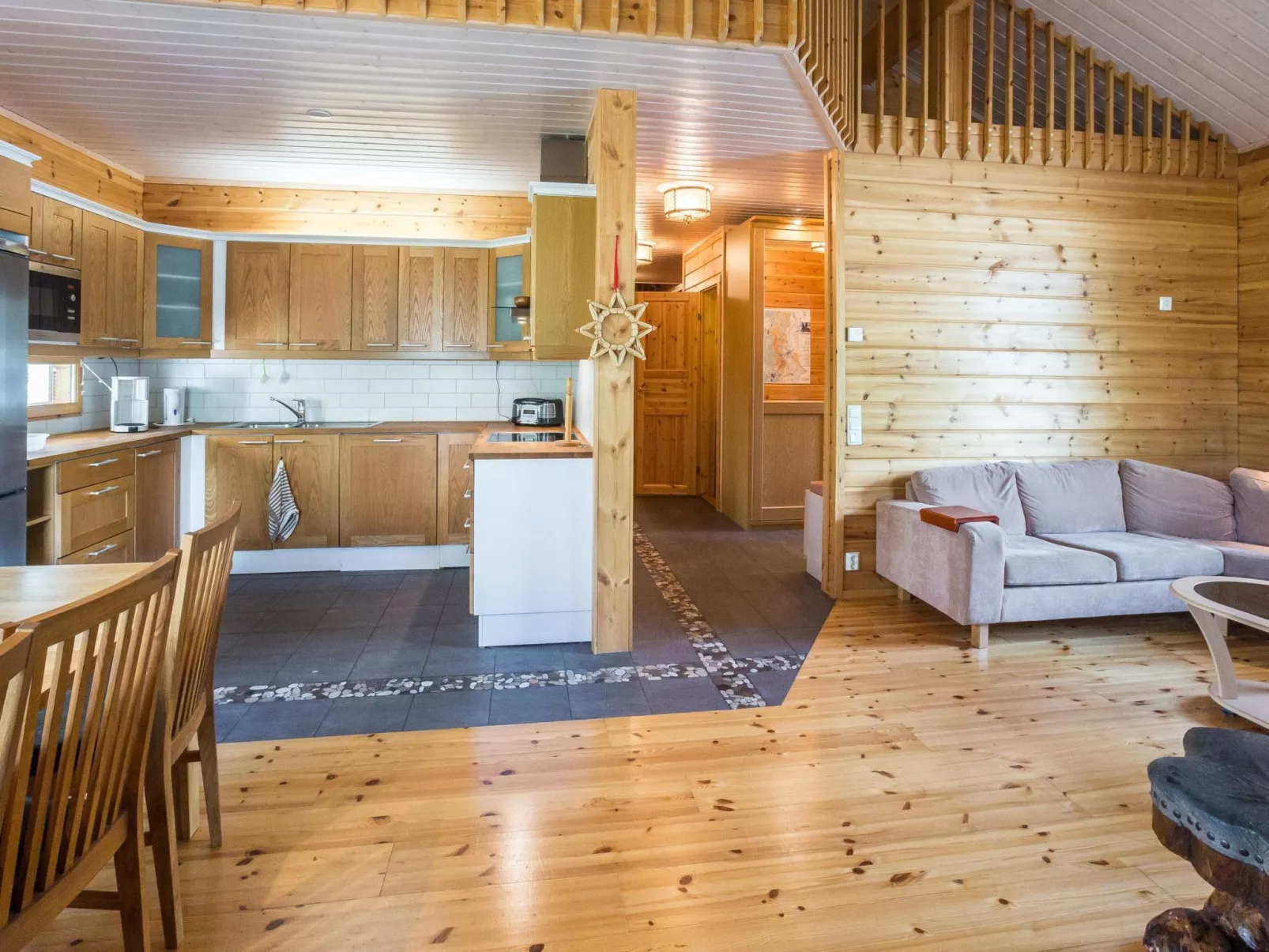 Lomaylläs / hankipolku 2-Inside