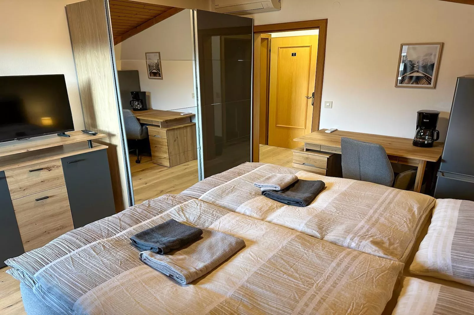 Doppelzimmer 6 - TAMARA in Saalfelden-Pinzgau-Bedroom