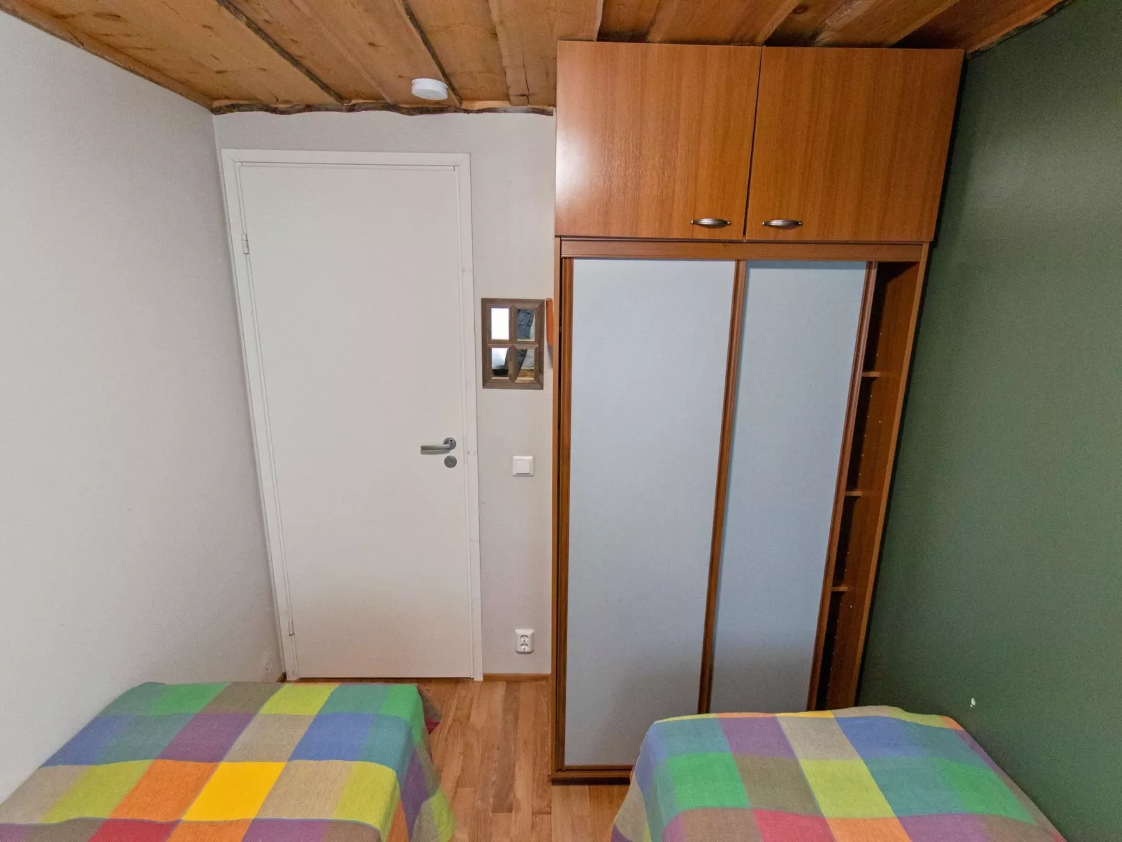 Hankipolku 7b / ukuli-Inside