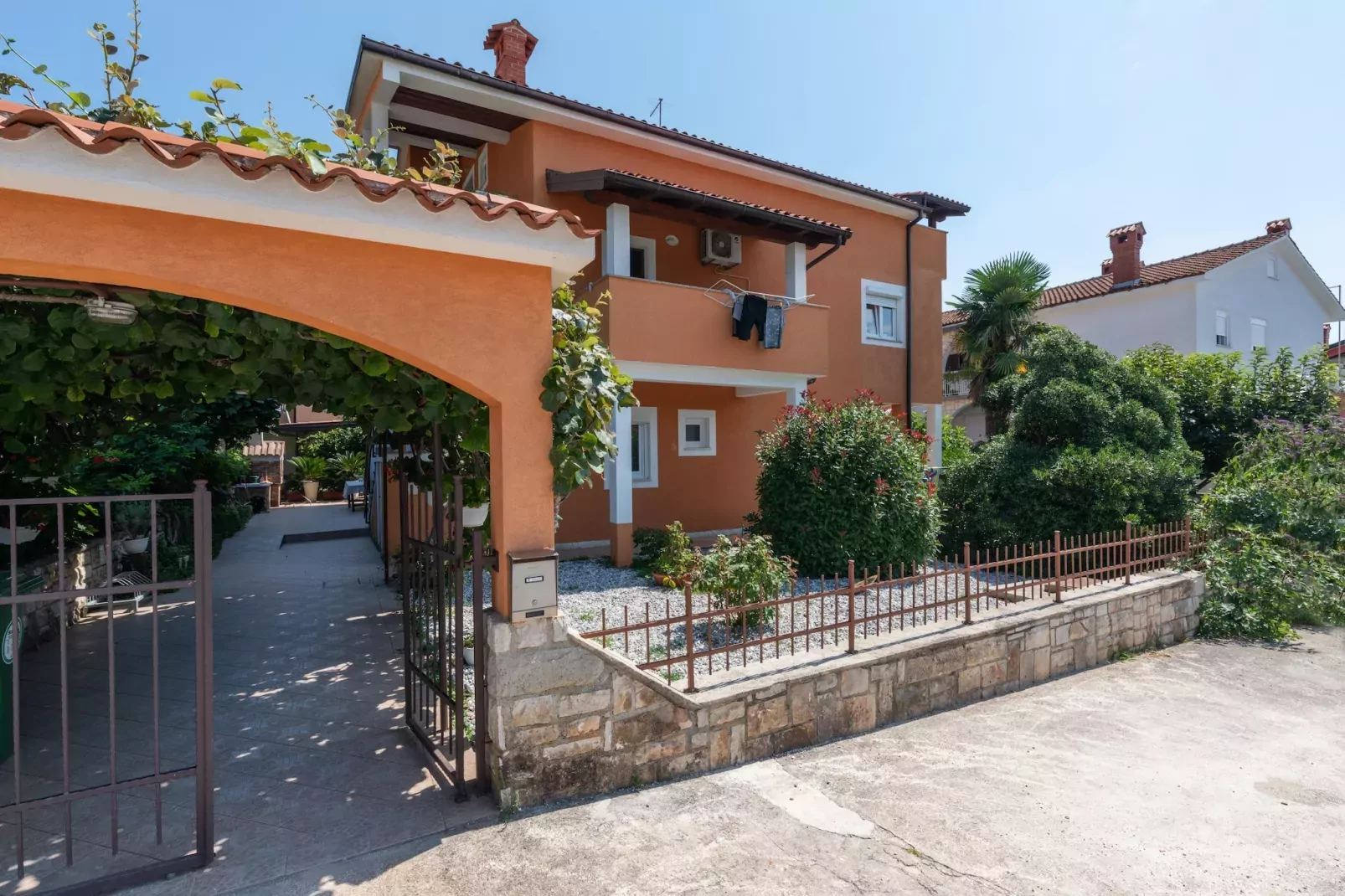 Villa Alis-Exterior summer