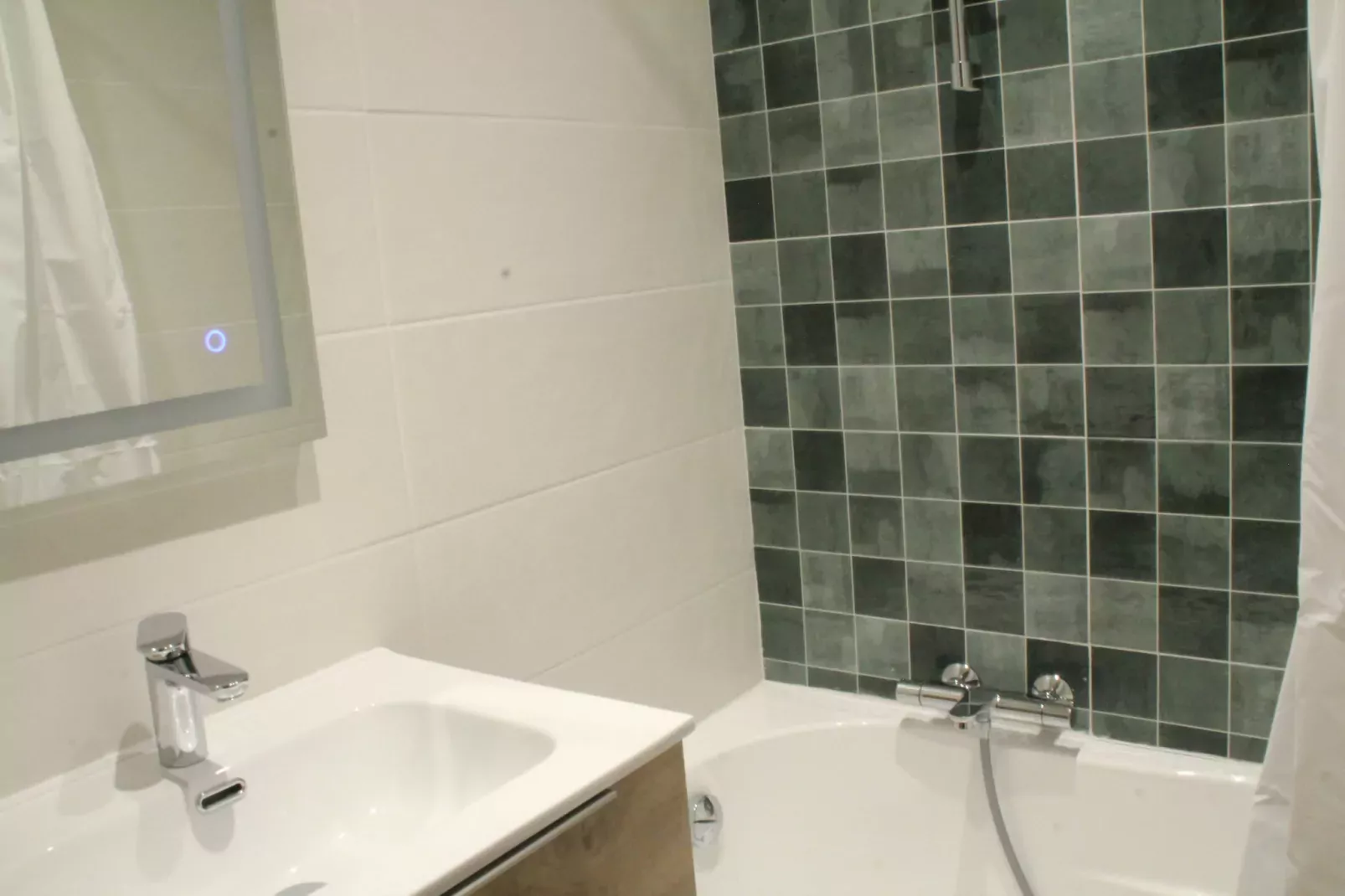 Alpina AL1 MOUNTAIN & QUIET 4 Pers-Bathroom
