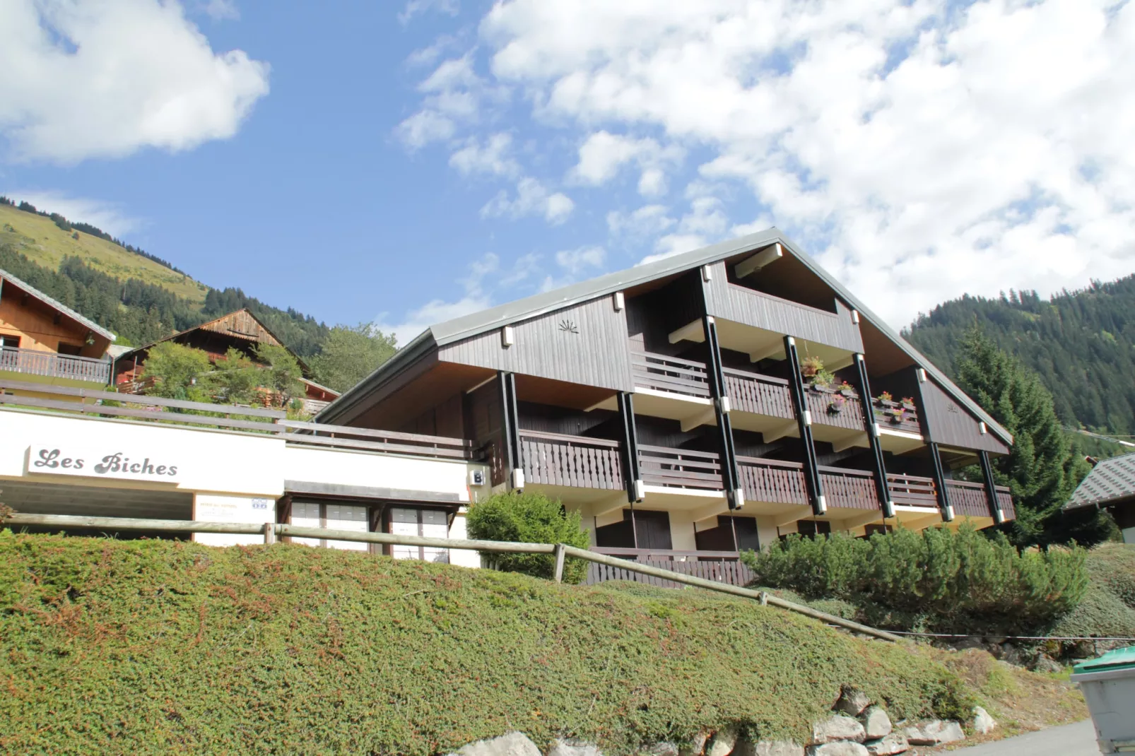Biches BIA17 MOUNTAIN & QUIET 4 Pers.-Outdoor