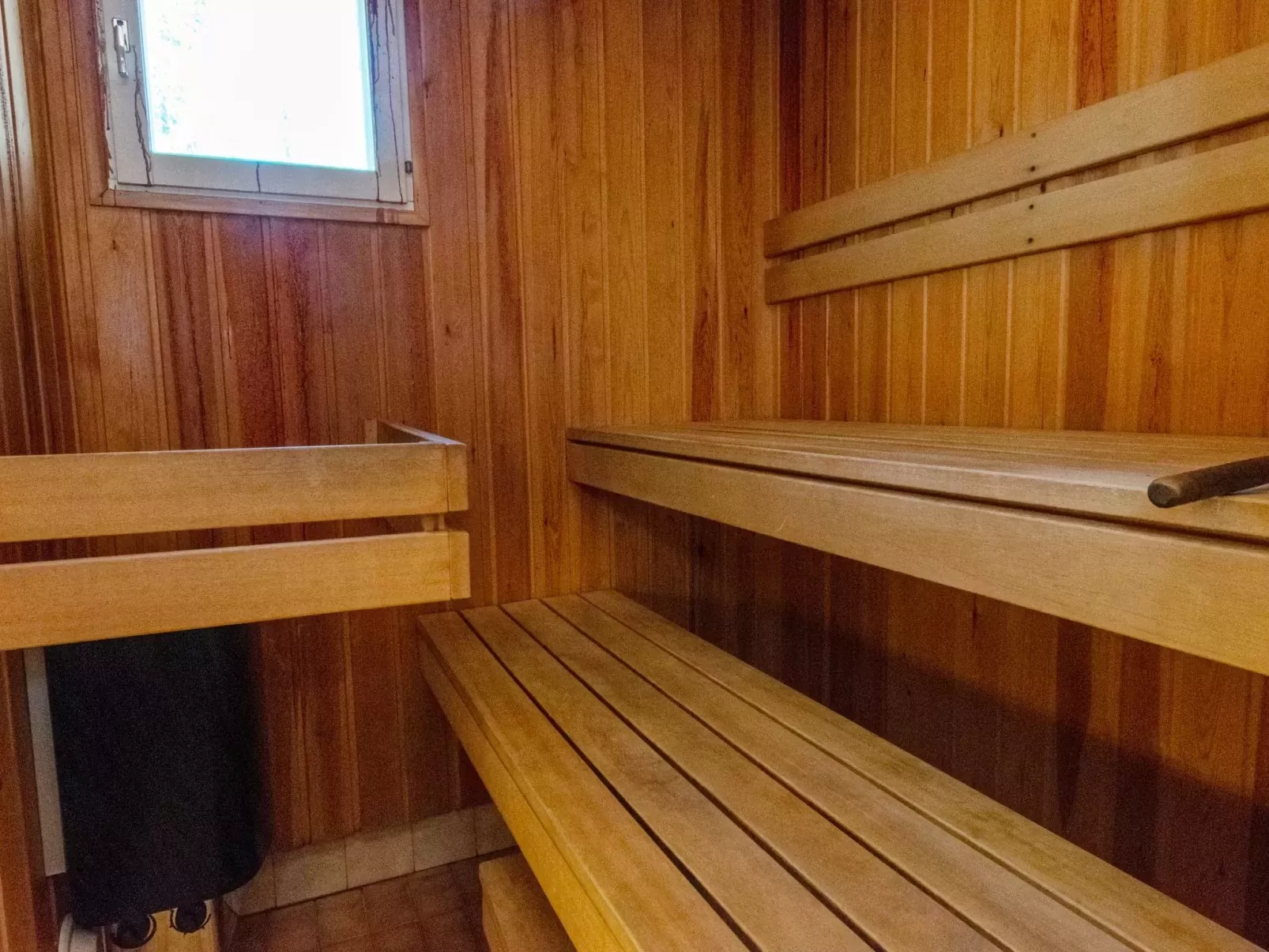 Urakka a 1-Inside