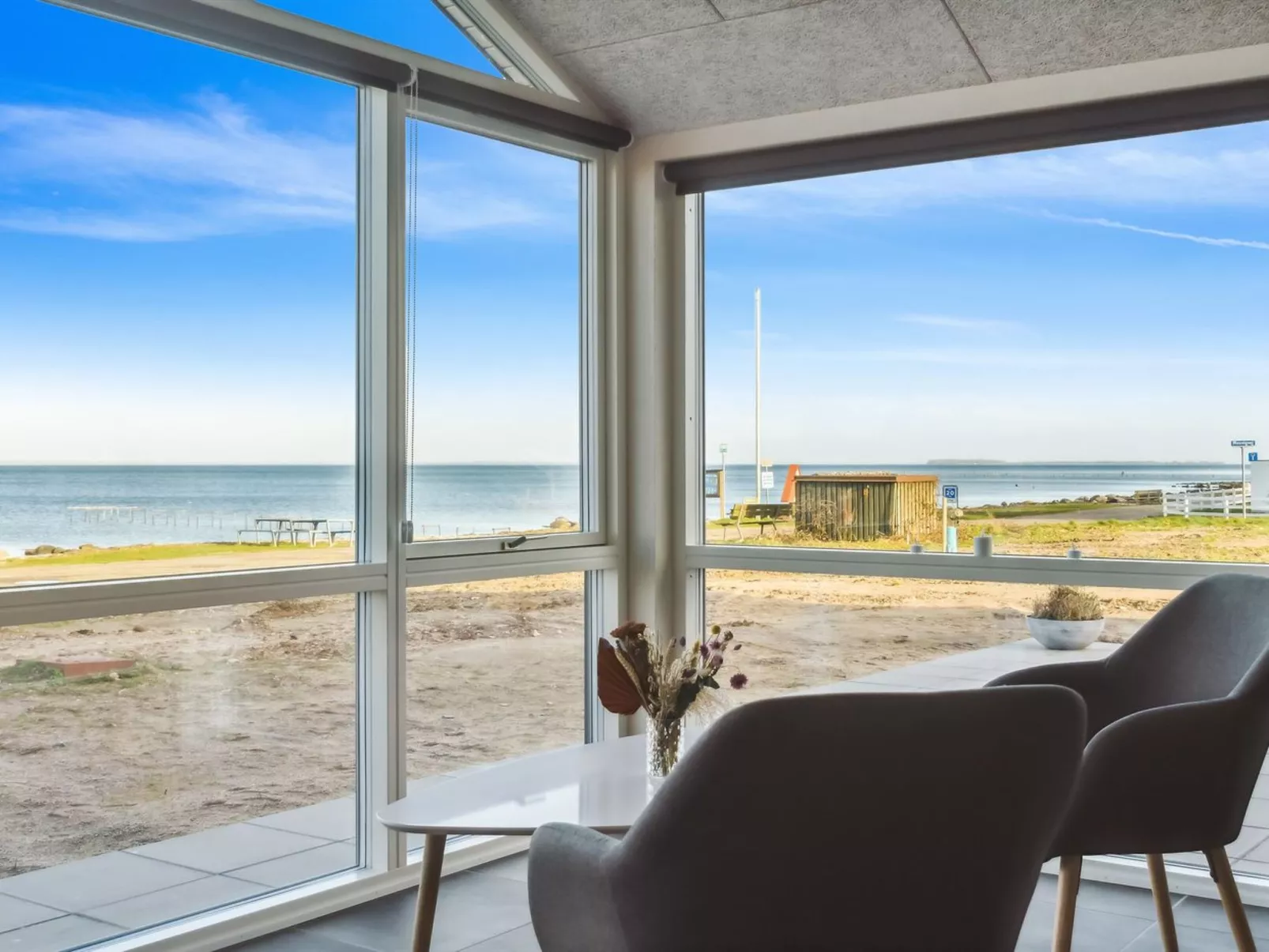 "Eino" - 30m from the sea-Inside