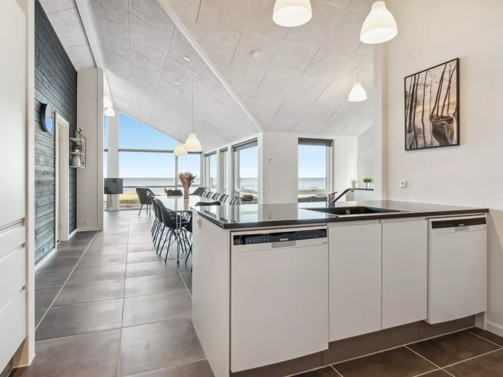 "Eino" - 30m from the sea-Inside