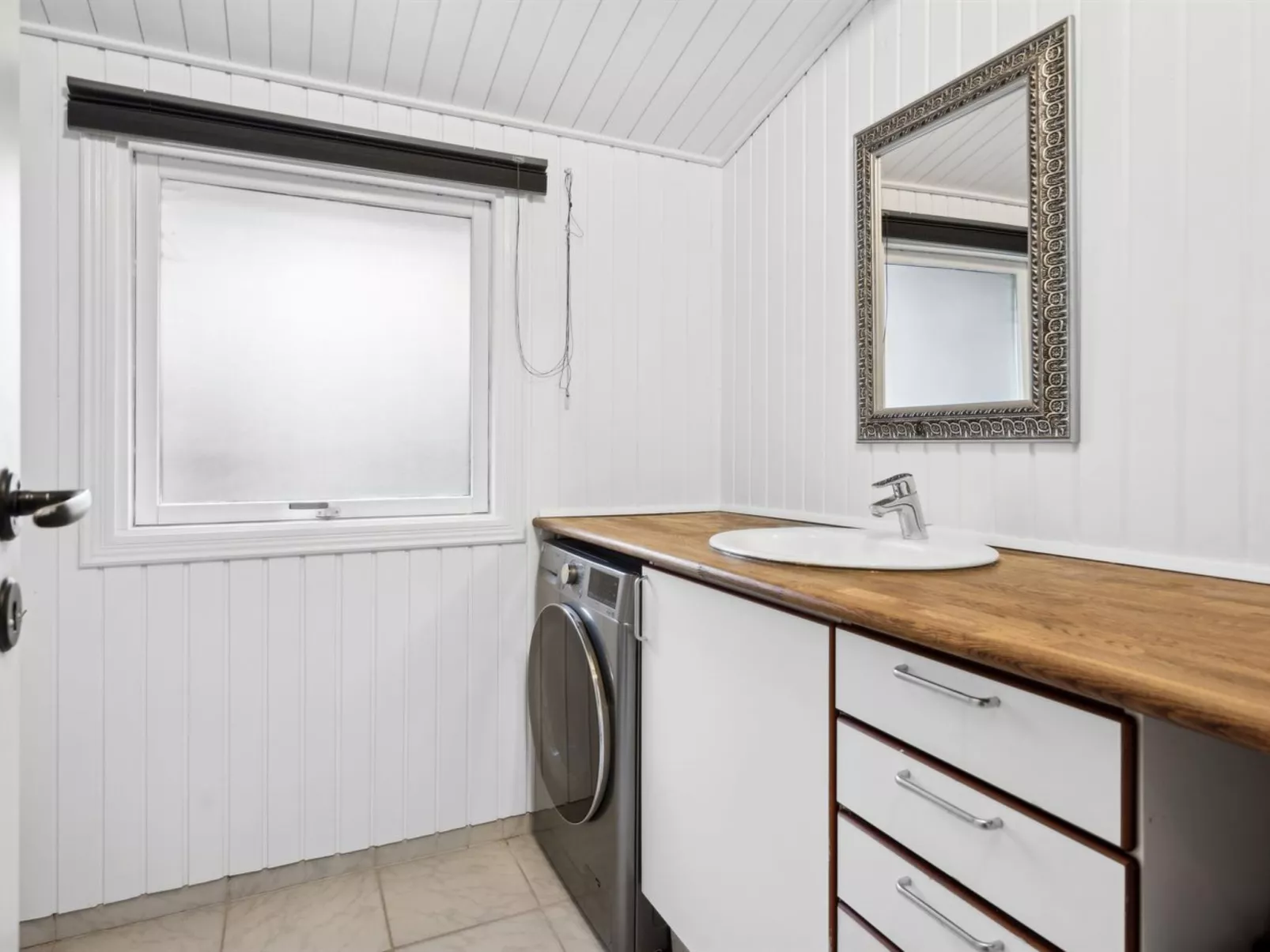 "Vilmar" - 16km from the sea-Inside