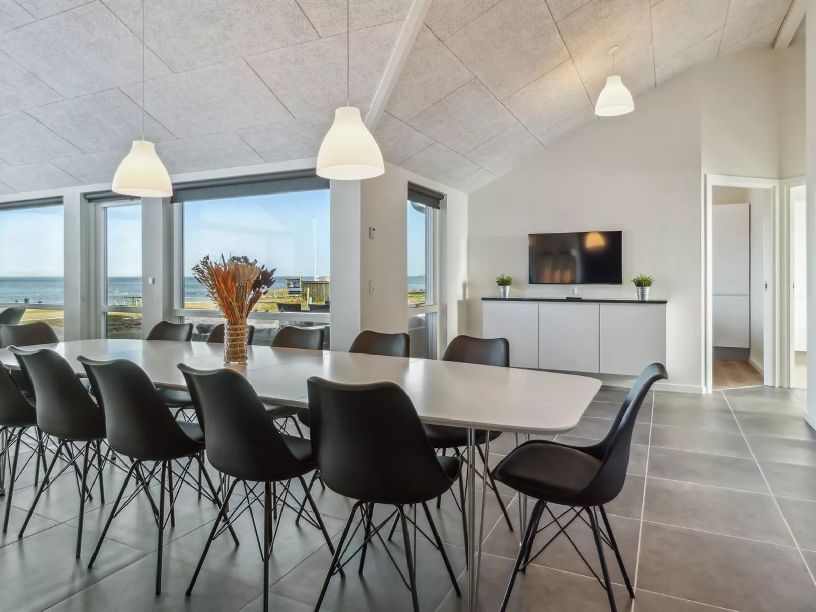 "Eino" - 30m from the sea-Inside