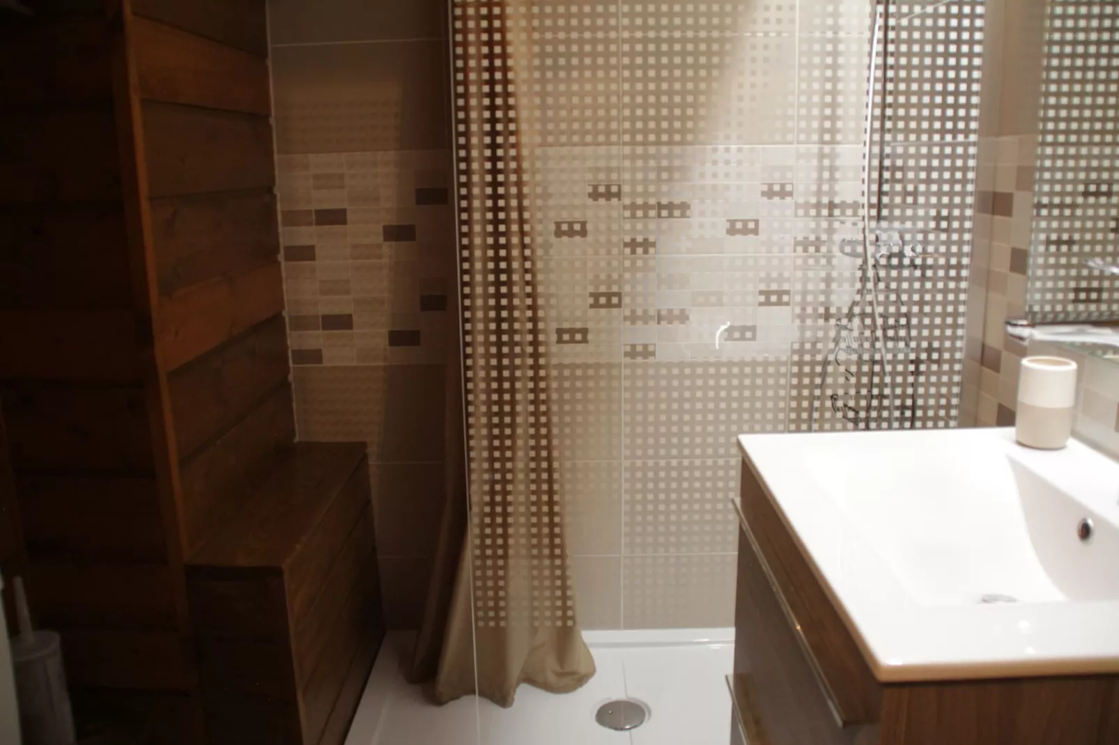 Yéti YT76B1  SUN & VIEW 6 Pers.-Bathroom
