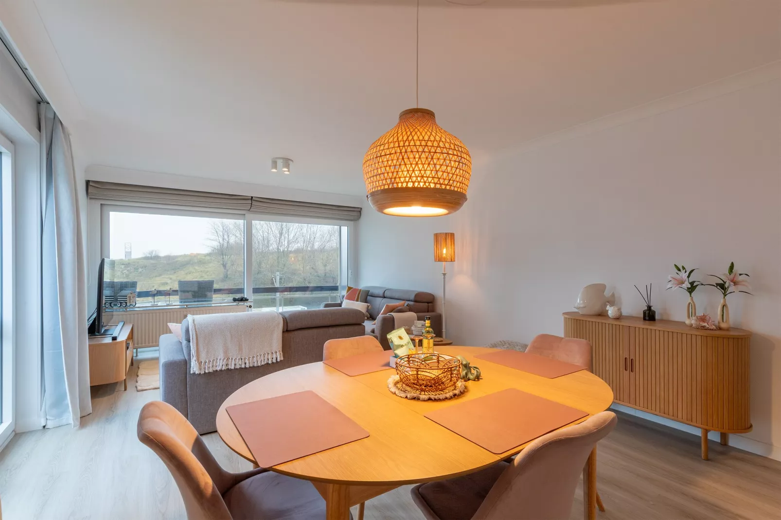 Poseidon 524U-Dining room