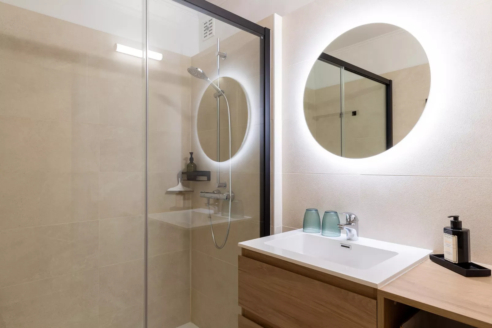 Poseidon 524U-Bathroom