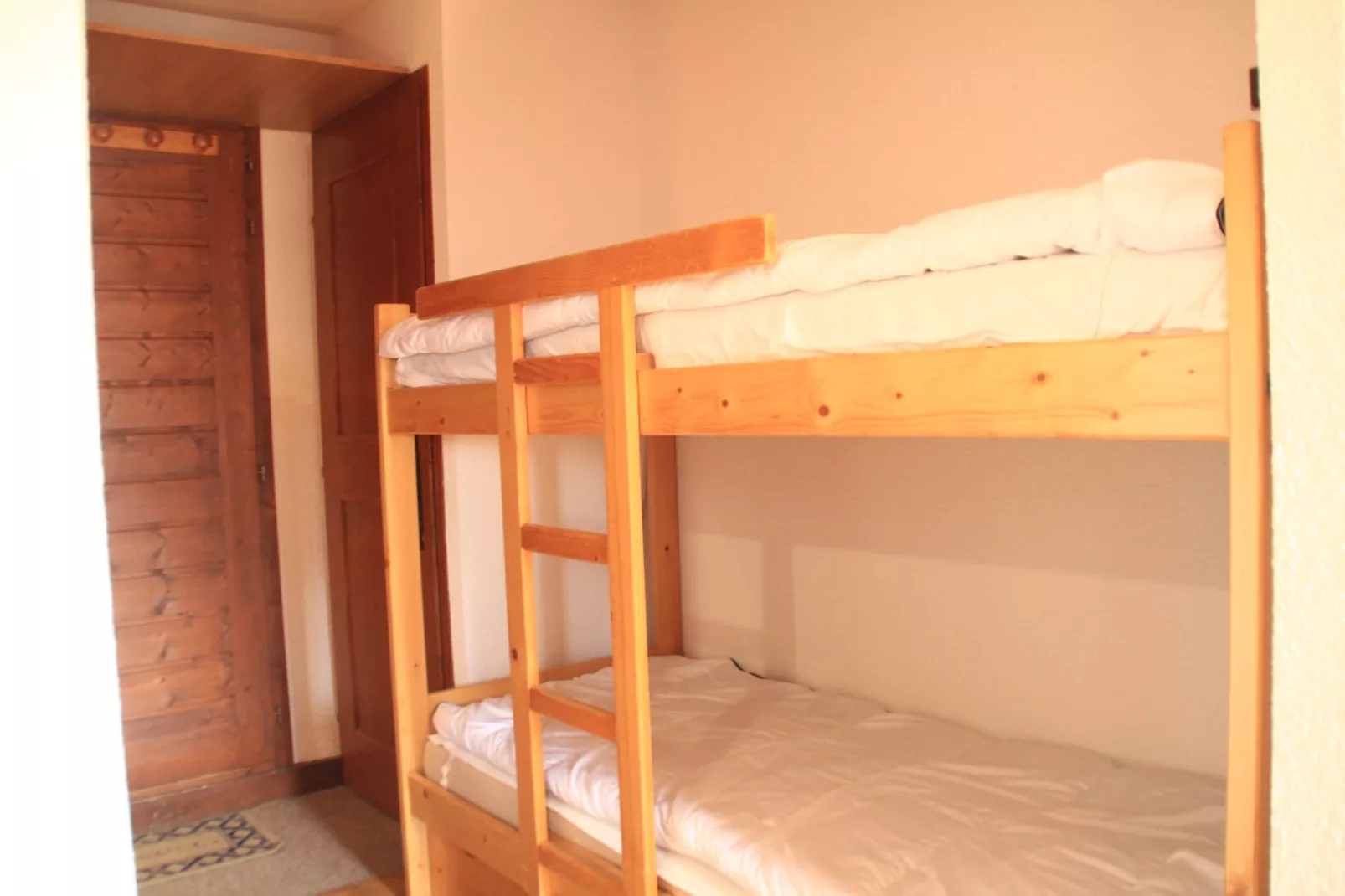 ALPAGE AGA13 VIEW & MOUNTAIN 3 Pers.-Bedroom