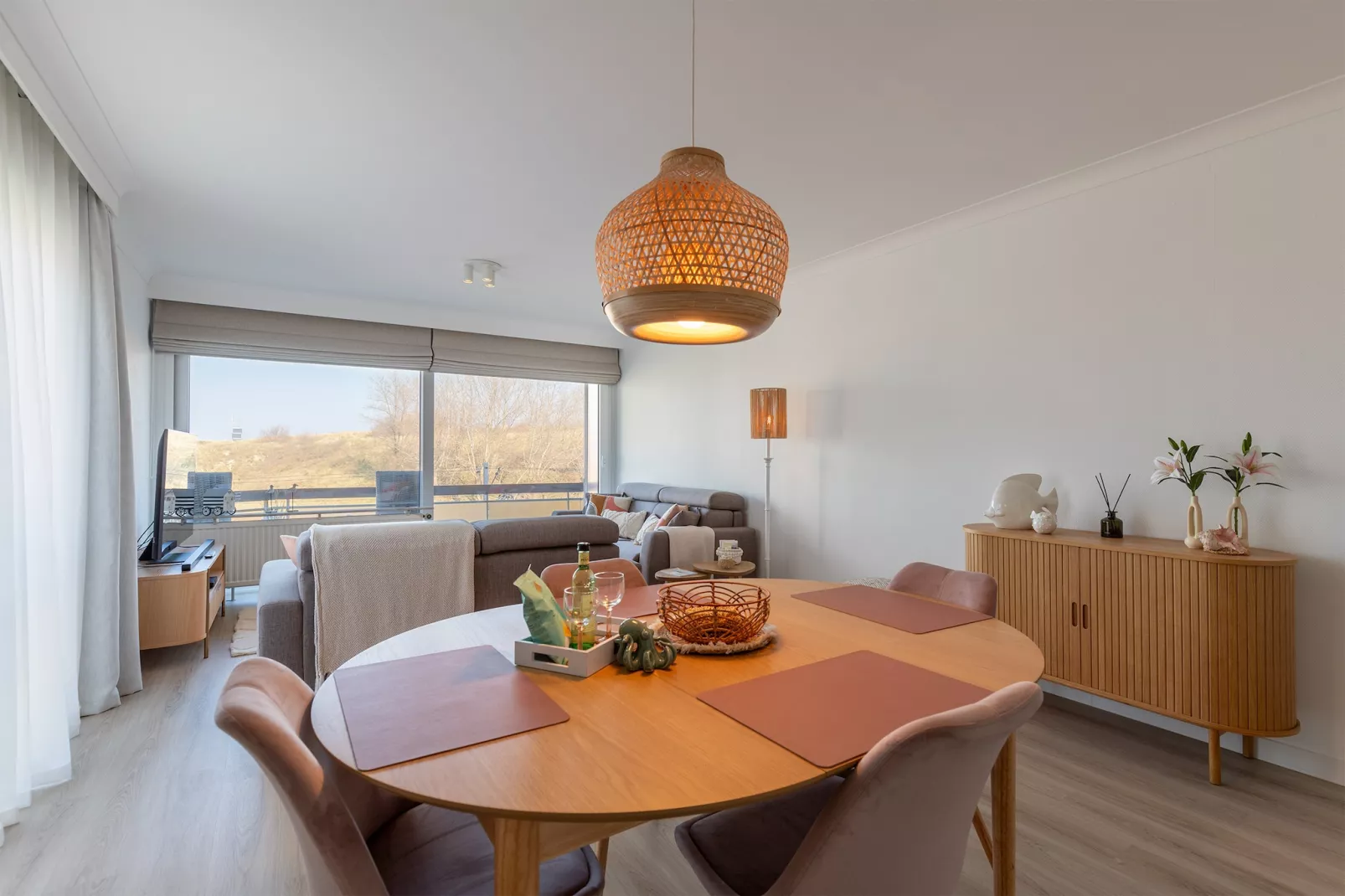 Poseidon 524U-Dining room
