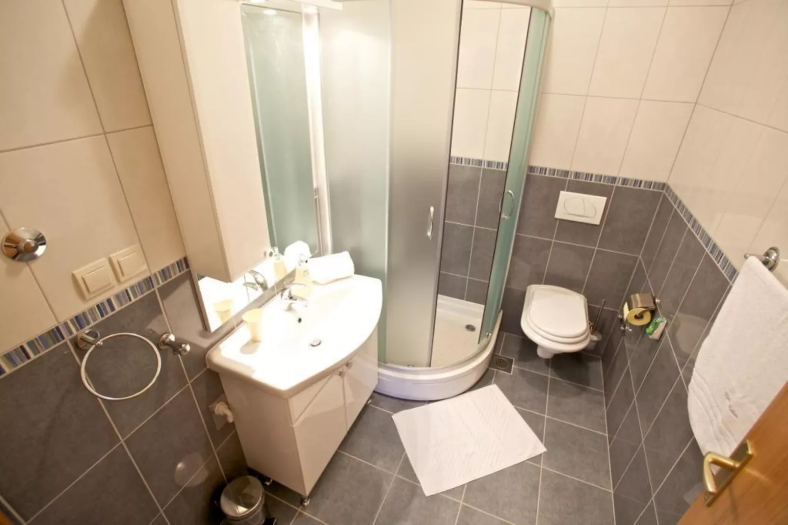 Apartments Villa Grlica - One Bedroom Apartment With Balcony and Garden View (A2)-Bathroom