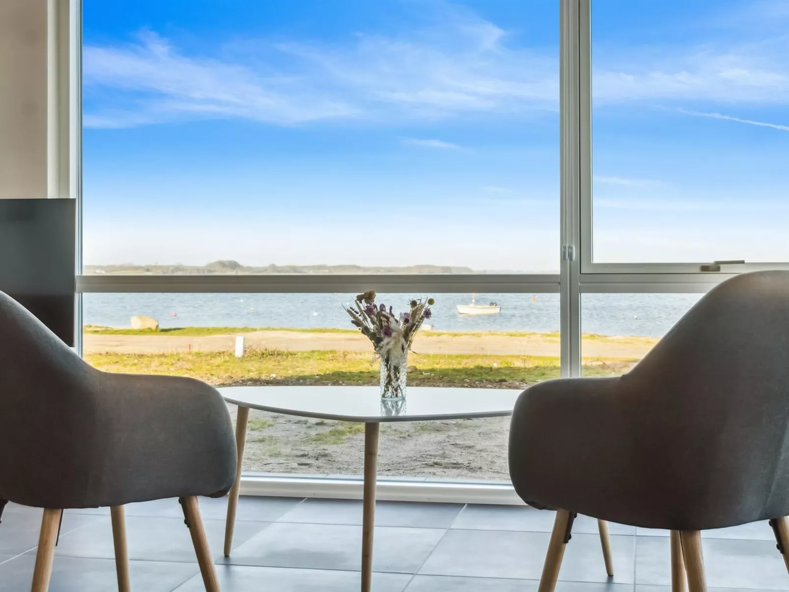 "Eino" - 30m from the sea-Inside