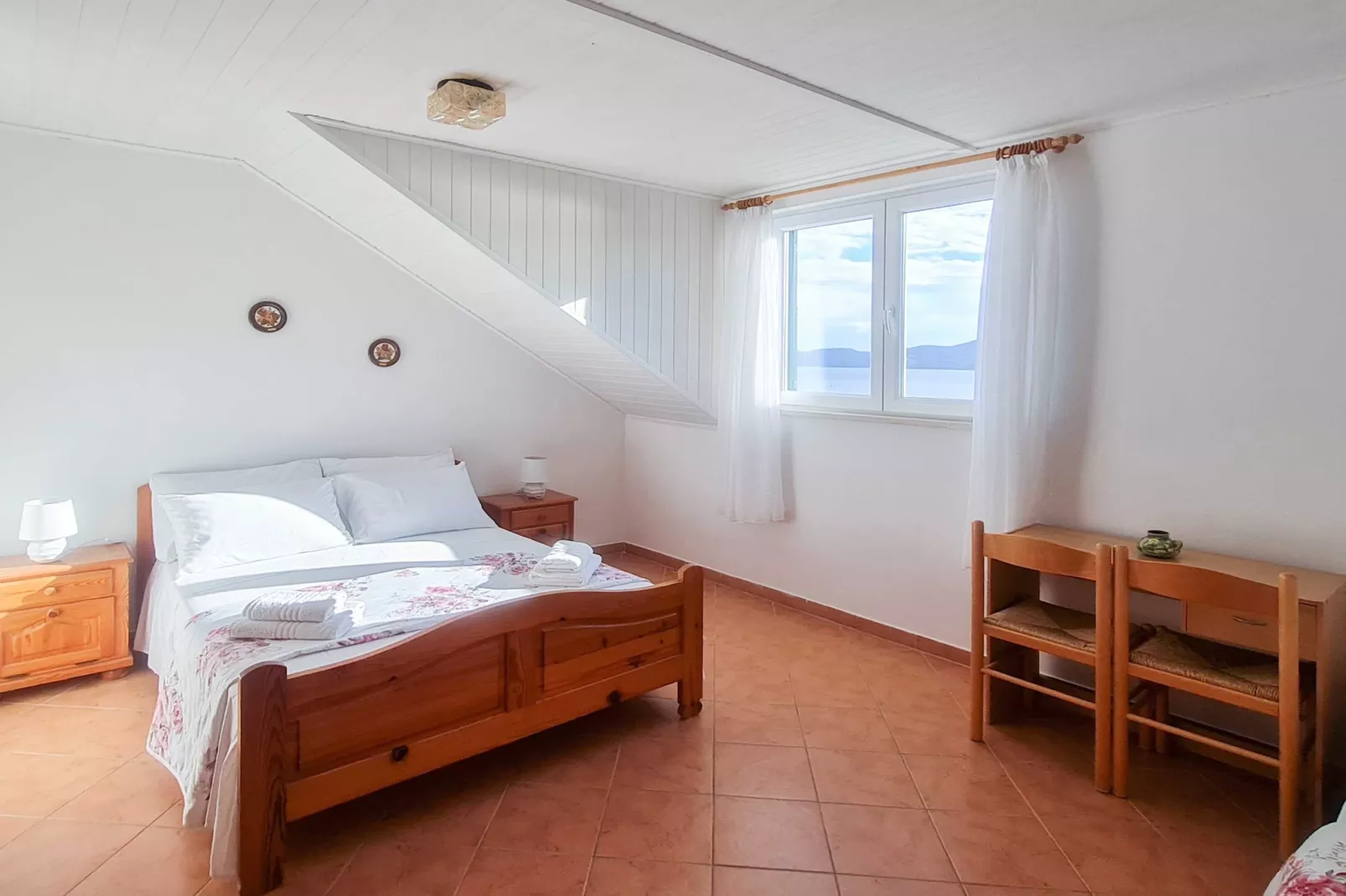 Villa Klara - Holiday Home with Terrace, Pool and Sea View-Chambre