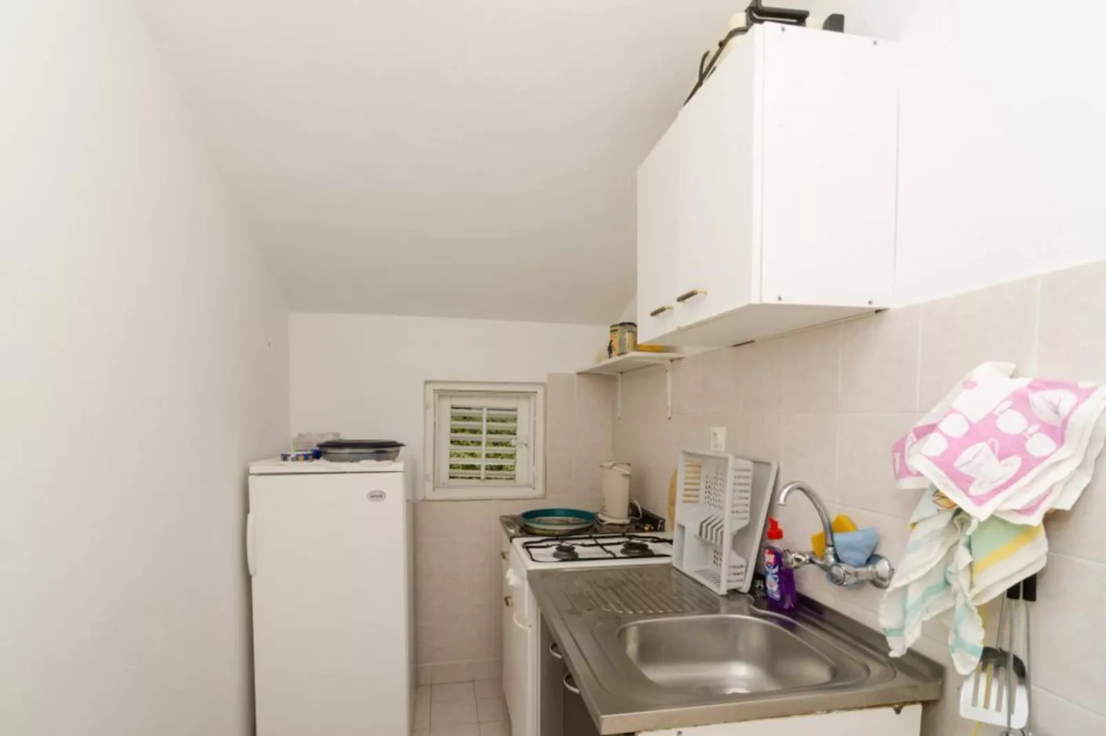 Apartments Sutvid- Two Bedroom Apartment with Balcony and Sea View-Kitchen