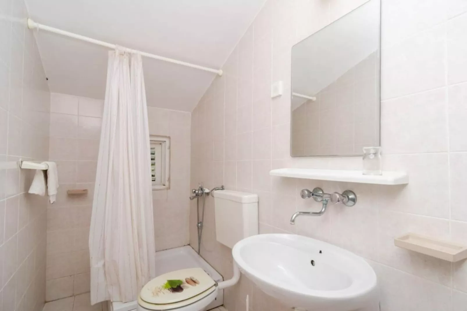 Apartments Sutvid- Two Bedroom Apartment with Balcony and Sea View-Bathroom