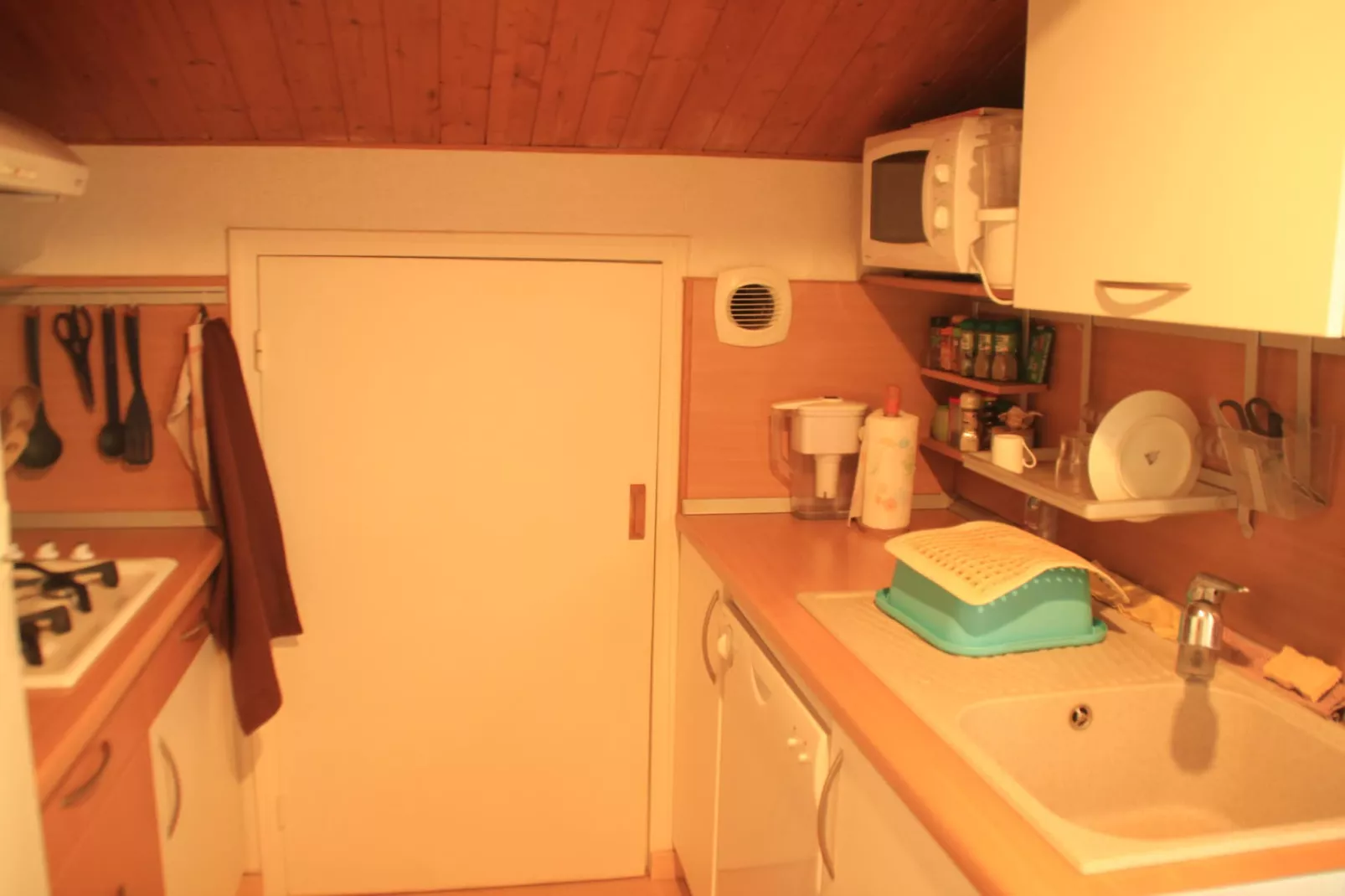 CHOUTA CHT5 CENTER & TELECABINE 4pers.-Kitchen