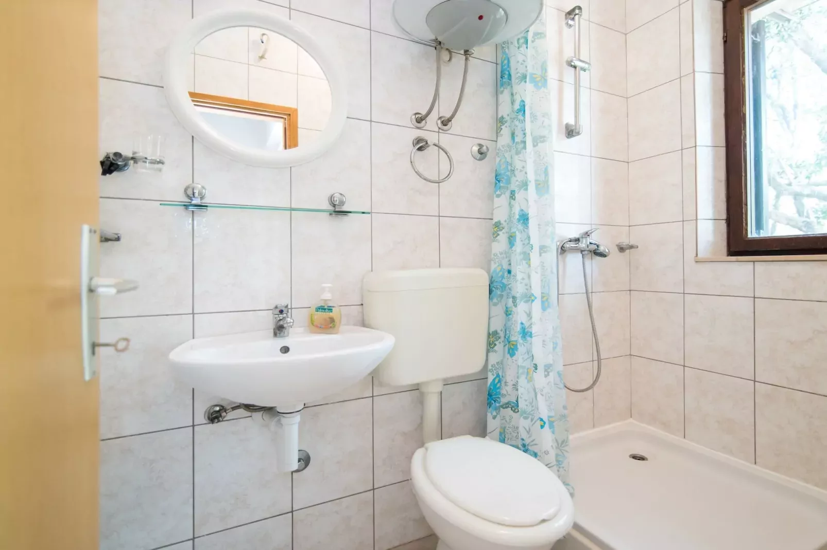 Apartments Neva- One Bedroom Apartment-Badezimmer