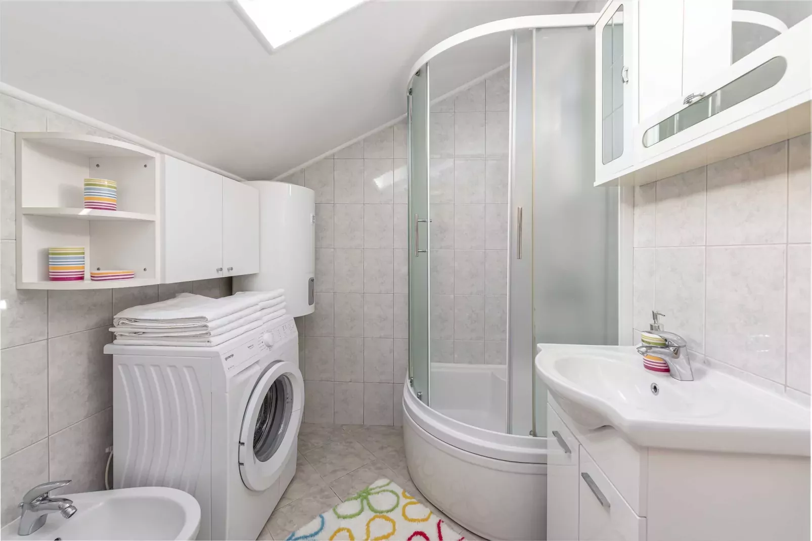Green Hills Apartment - One Bedroom Apartment with Balcony and Sea View-Bathroom
