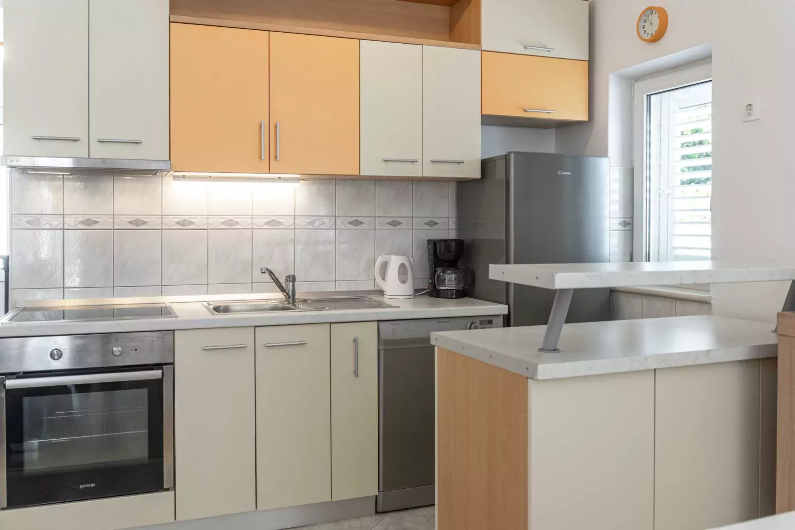 Green Hills Apartment - One Bedroom Apartment with Balcony and Sea View-Kitchen