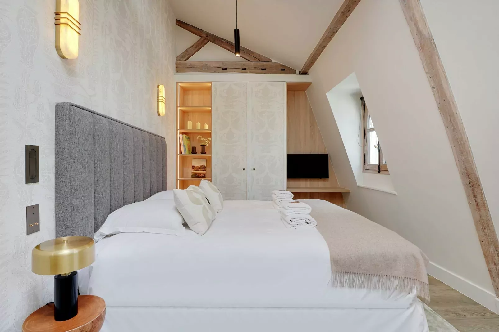EM-217-STHONORE-2-Schlafzimmer