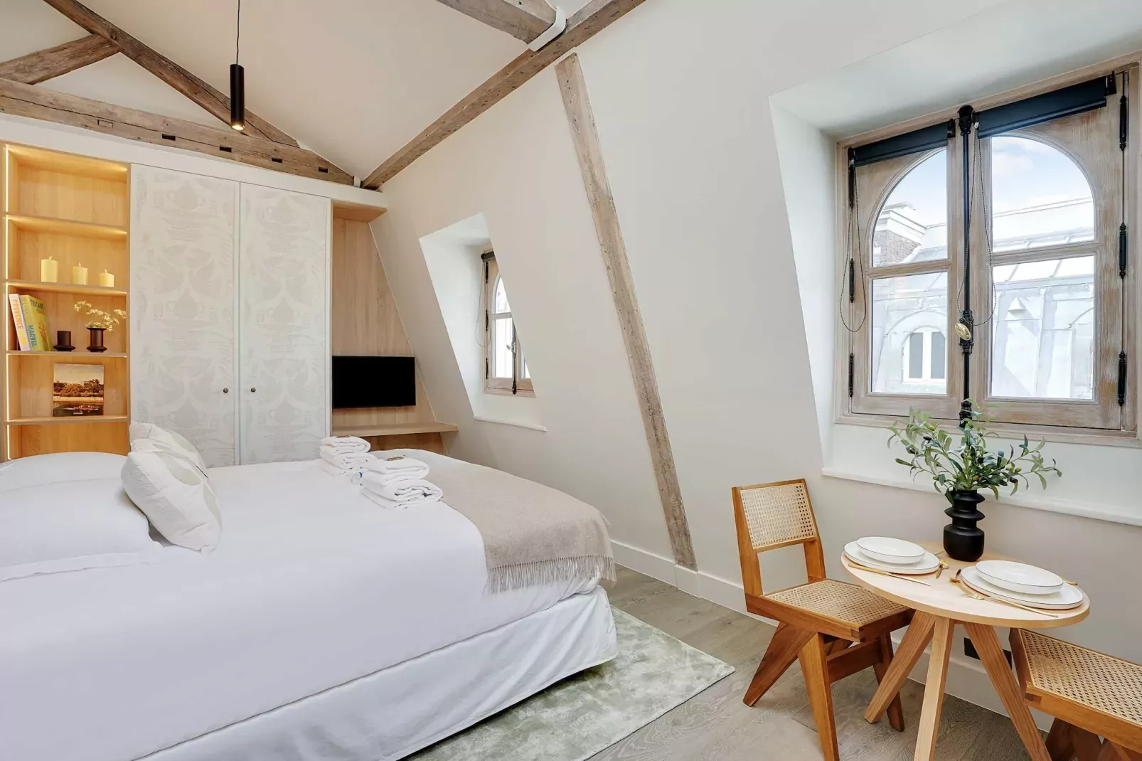 EM-217-STHONORE-2-Schlafzimmer