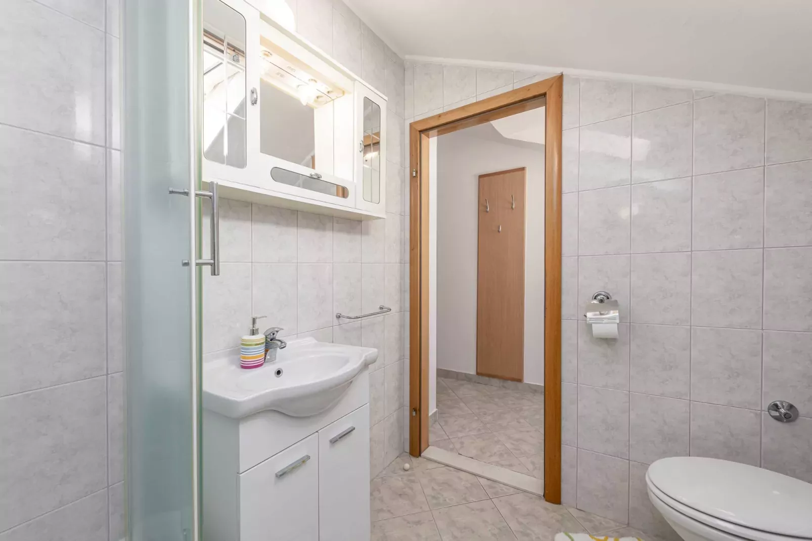 Green Hills Apartment - One Bedroom Apartment with Balcony and Sea View-Bathroom