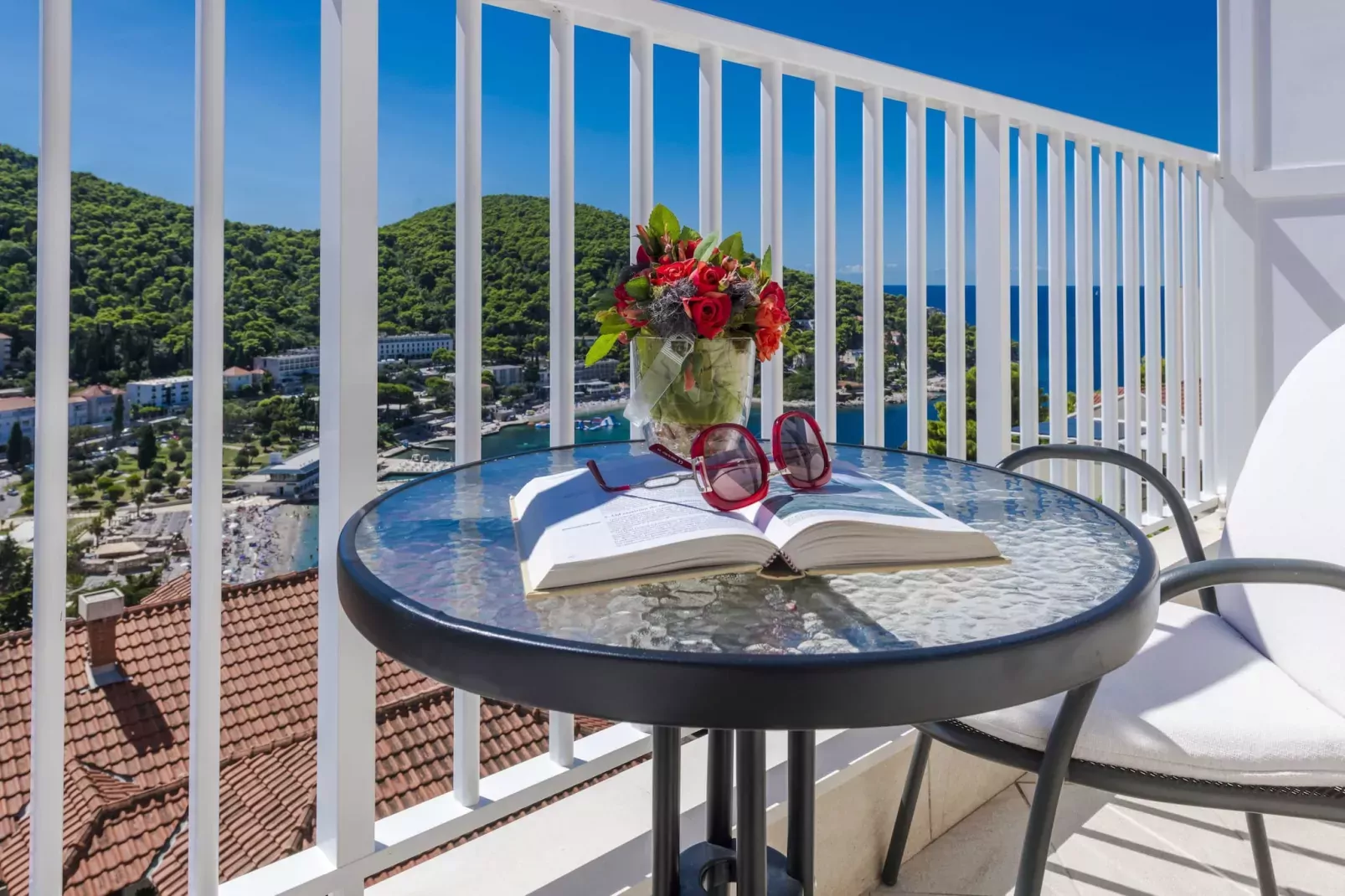 Green Hills Apartment - One Bedroom Apartment with Balcony and Sea View-Terrace balcony