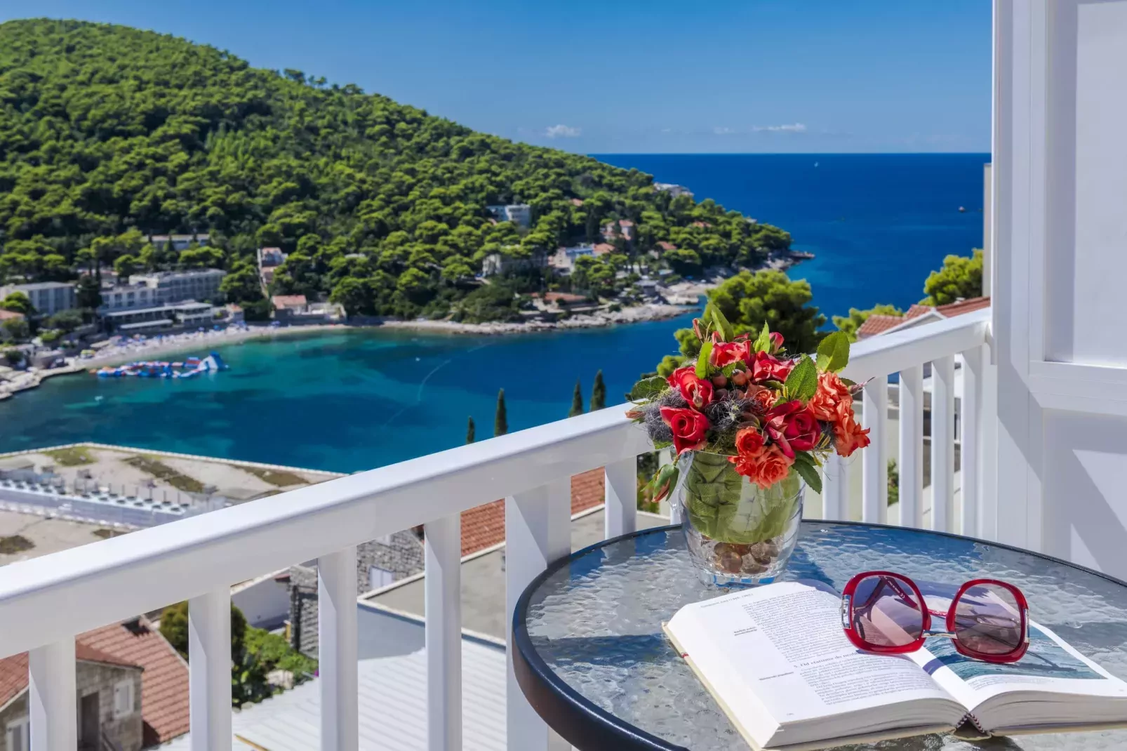 Green Hills Apartment - One Bedroom Apartment with Balcony and Sea View-Terrace balcony