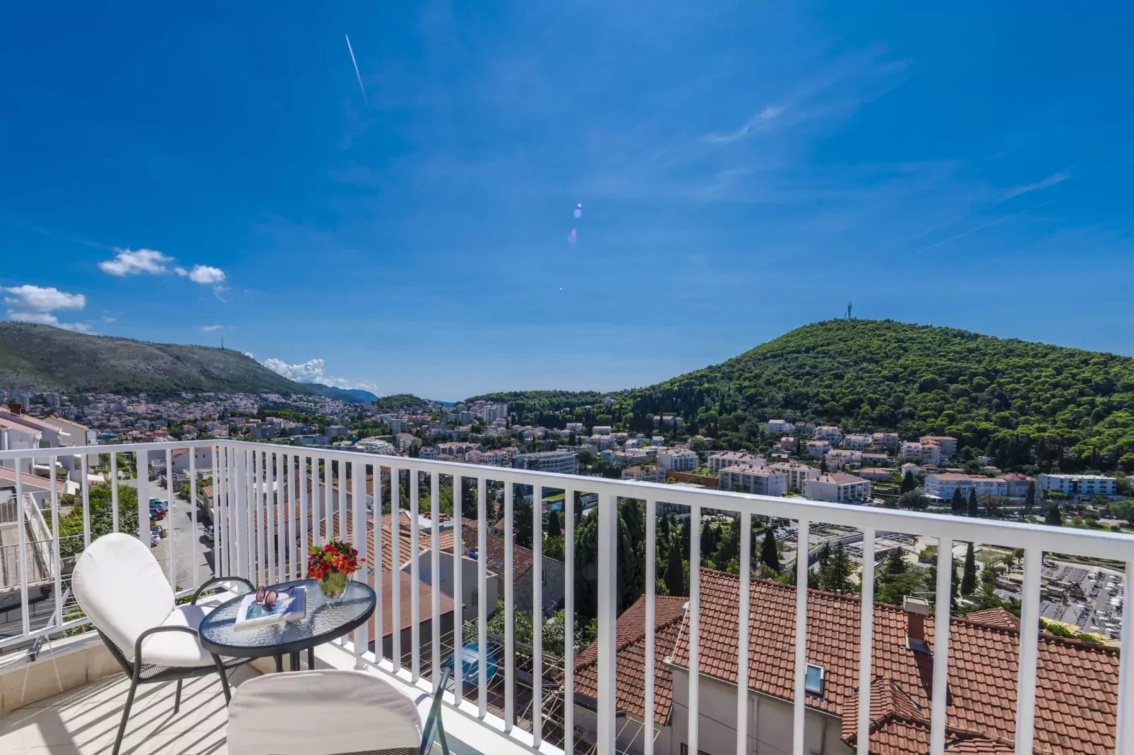 Green Hills Apartment - One Bedroom Apartment with Balcony and Sea View-Terrace balcony