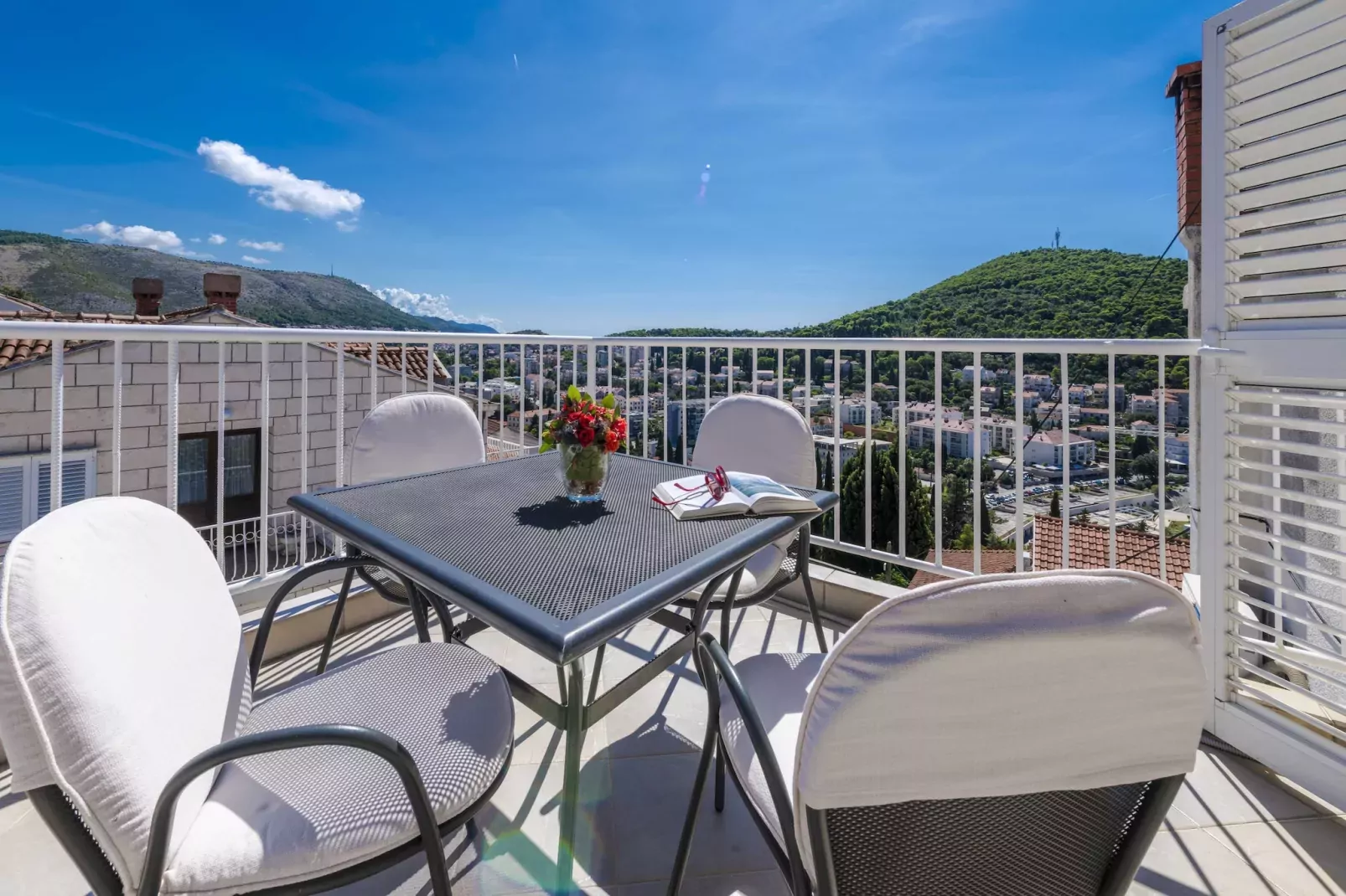 Green Hills Apartment - One Bedroom Apartment with Balcony and Sea View-Outdoor