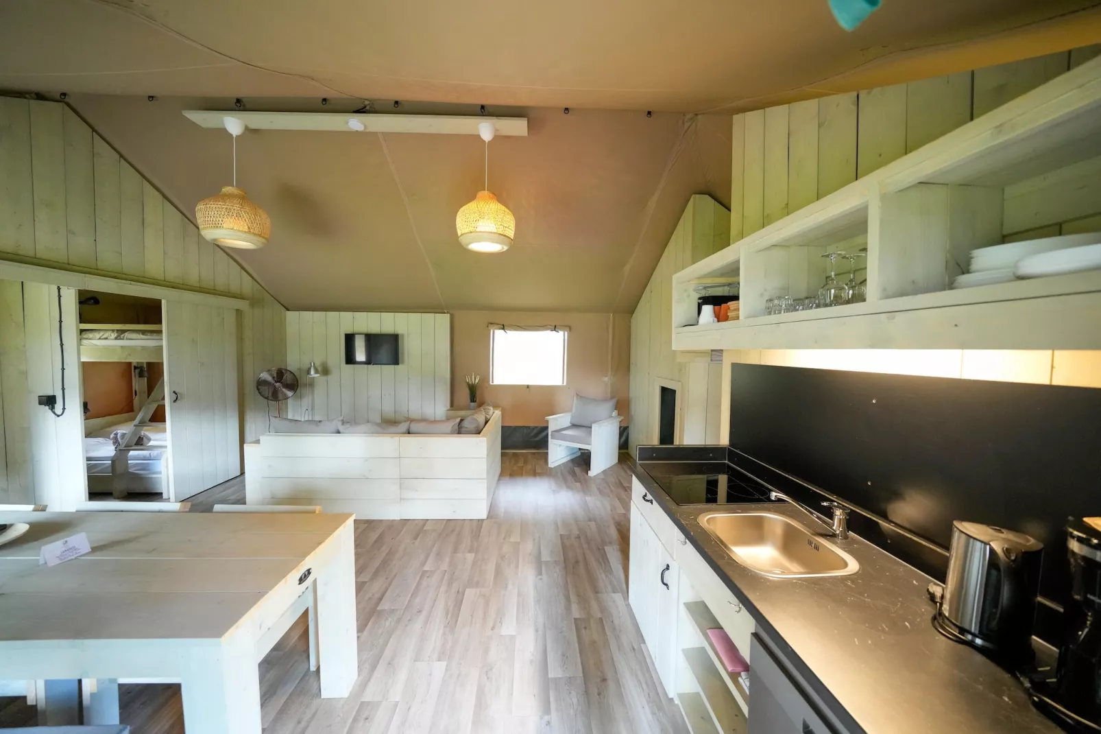 Tongasoa-Lodges 2 Personen-Wohnzimmer