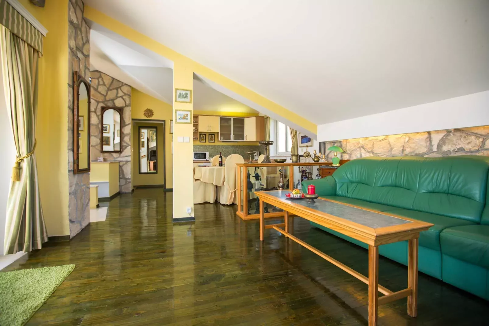 Holiday Home Lapad Beach Royal - Five Bedroom Holiday Home with Balcony and City View-Living room