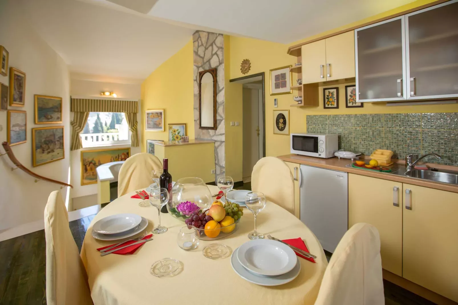 Holiday Home Lapad Beach Royal - Five Bedroom Holiday Home with Balcony and City View-Kitchen