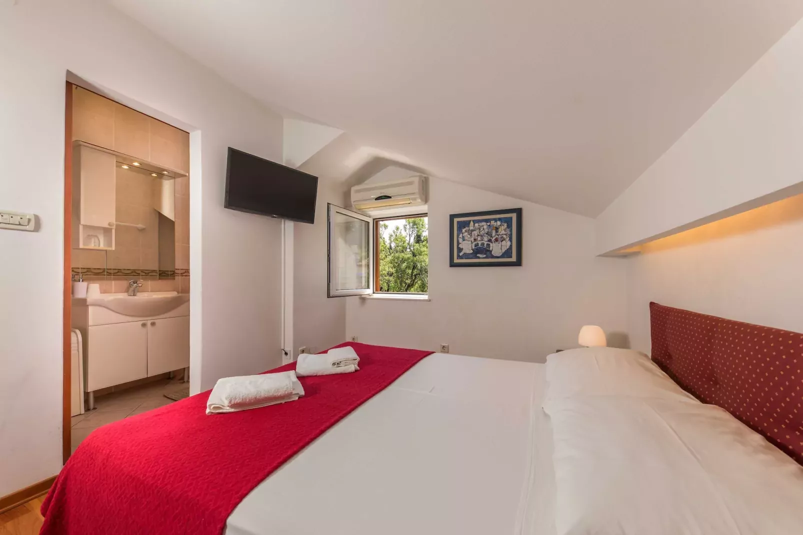 Holiday Home Lapad Beach Royal - Five Bedroom Holiday Home with Balcony and City View-Bedroom