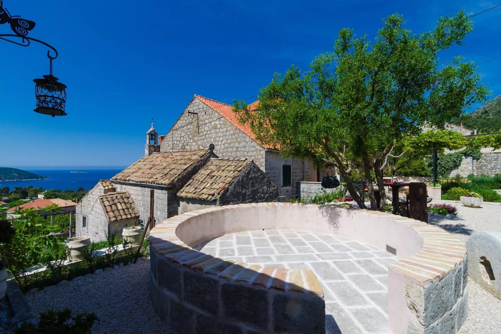 Apartment& Rooms Savonari  - Comfort  Double Room with Patio and Sea View (Soba 2)-Exterior summer