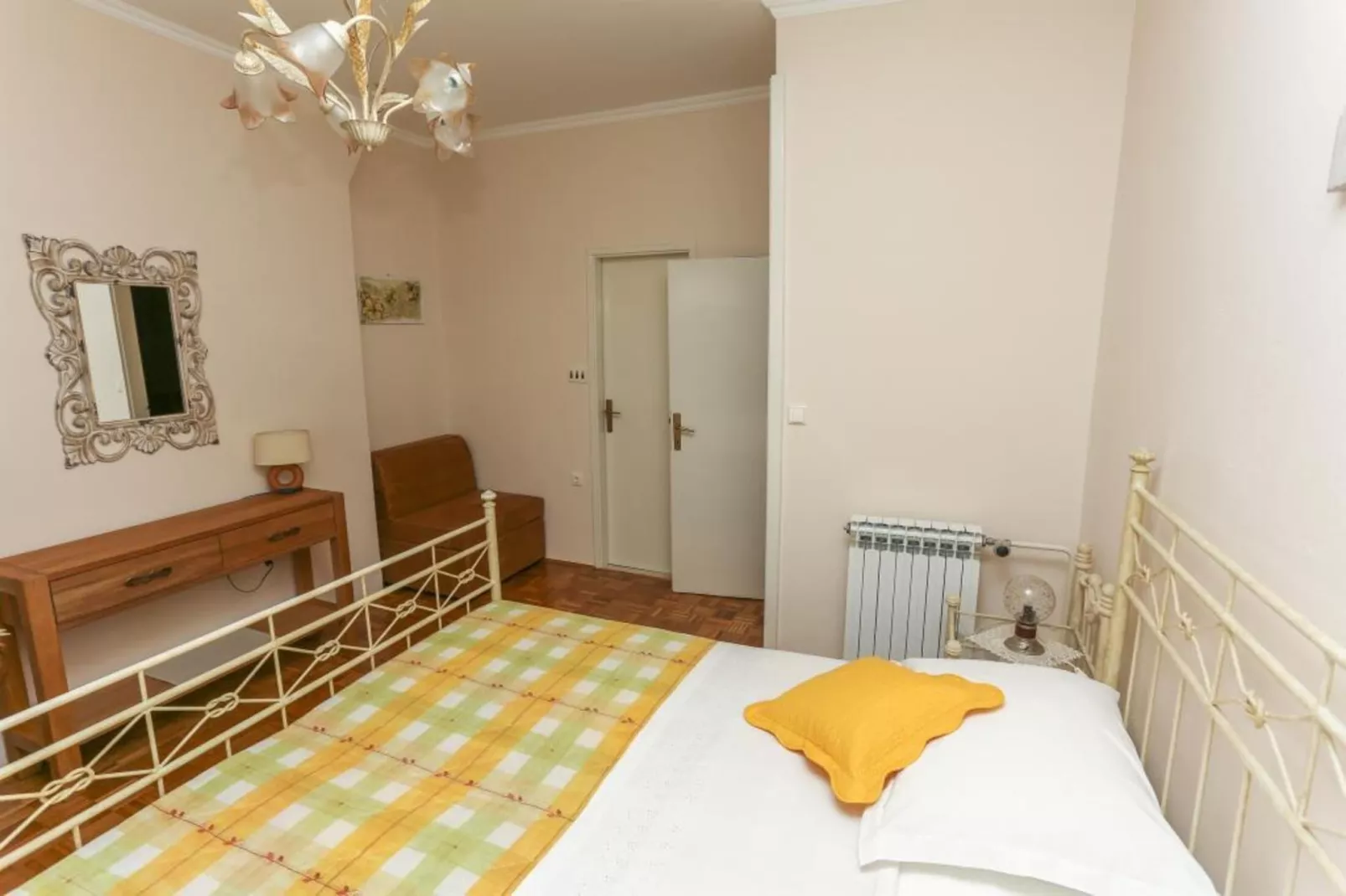 Apartment& Rooms Savonari  - Comfort  Double Room with Patio and Sea View (Soba 2)-Bedroom