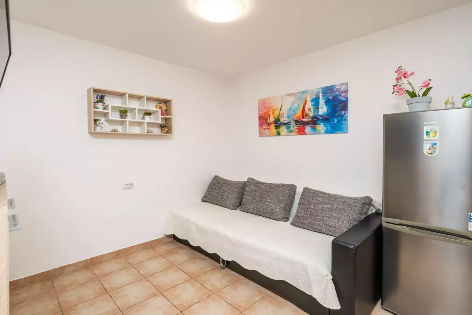 Apartment Lolo - Two Bedroom Apartment with Loggia and Street View-Wohnzimmer