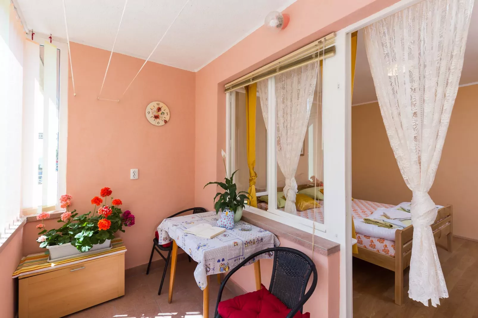 Apartment Lolo - Two Bedroom Apartment with Loggia and Street View-Schlafzimmer