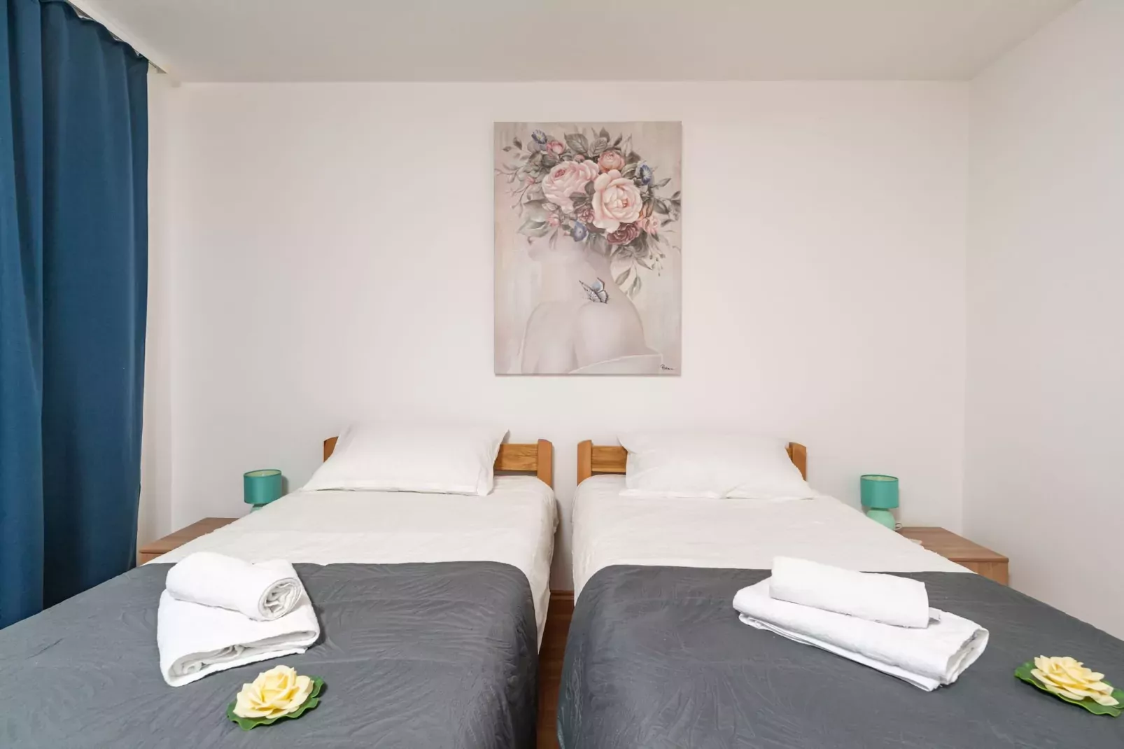 Apartment Lolo - Two Bedroom Apartment with Loggia and Street View-Schlafzimmer