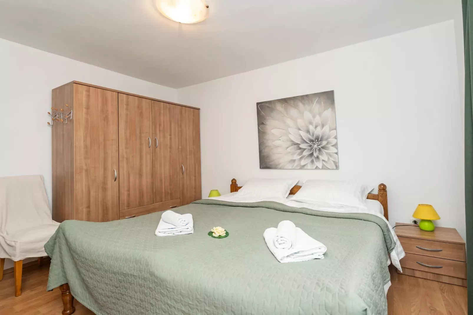 Apartment Lolo - Two Bedroom Apartment with Loggia and Street View-Schlafzimmer
