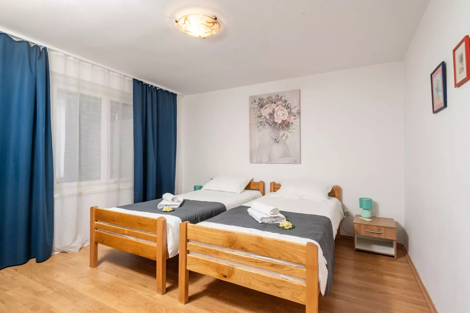 Apartment Lolo - Two Bedroom Apartment with Loggia and Street View-Schlafzimmer