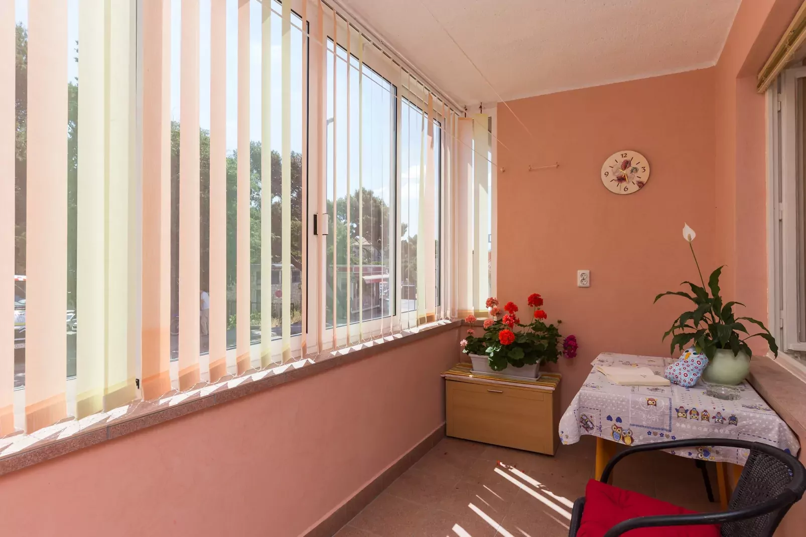 Apartment Lolo - Two Bedroom Apartment with Loggia and Street View-Schlafzimmer