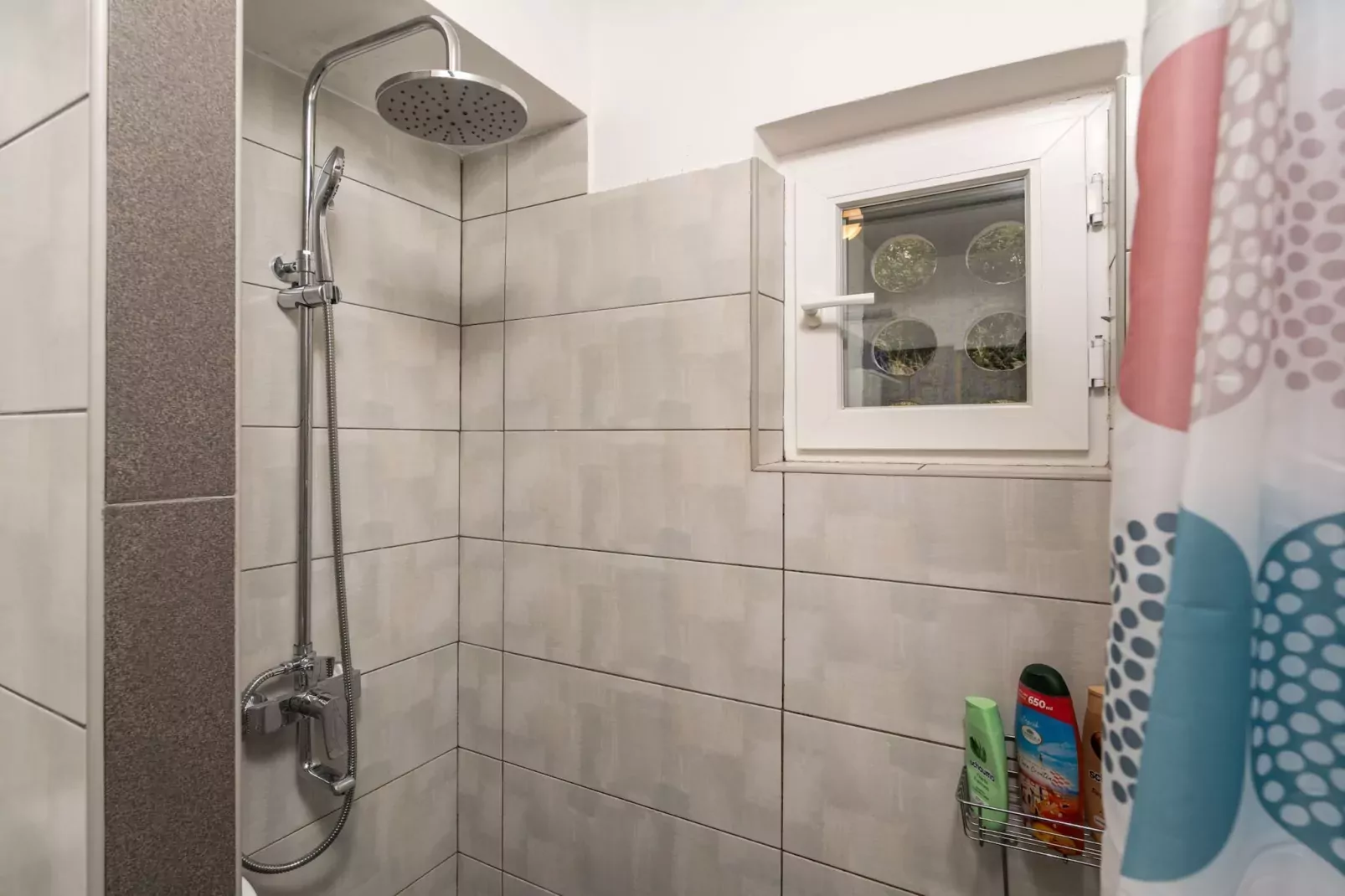 Apartment Lolo - Two Bedroom Apartment with Loggia and Street View-Badezimmer