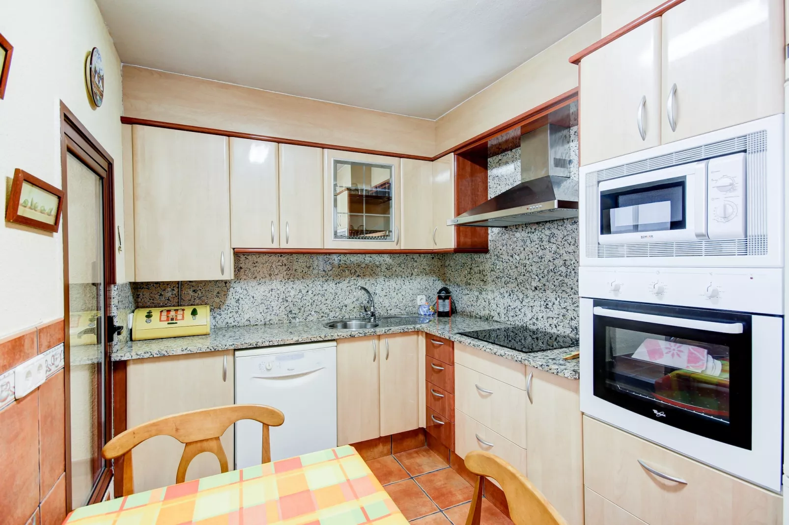 LES TEULES 5  1 1 Roses-Kitchen